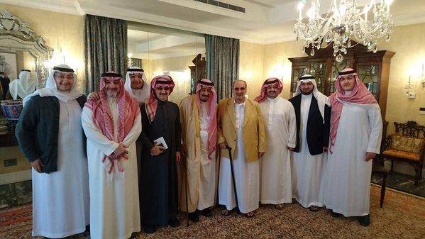 أبناء وأحفاد الملك السعودي “عبدالعزيز” في صور تذكارية:”إجتماعنا هو سر قوتنا”