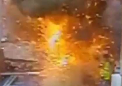 المعجزة الأقوى بالفيديو.. تعرض لانفجار بقوة 11 ألف فولت و هذا ما فعله...!