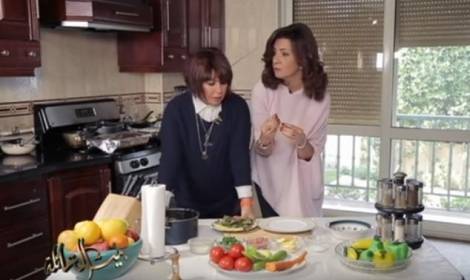 بالفيديو.. هكذا تحولت وزيرة مصرية الى "طباخة"