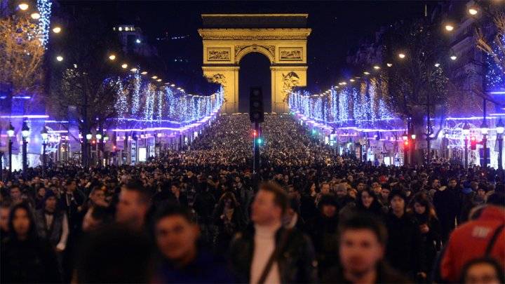 جادة الشانزيليزيه ستحتفل برأس العام الجديد رغم حالة الطوارئ