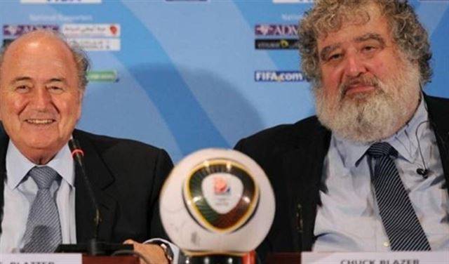 من هو تشاك بليزر.. المخبر الذي فجر فضيحة الفيفا؟
