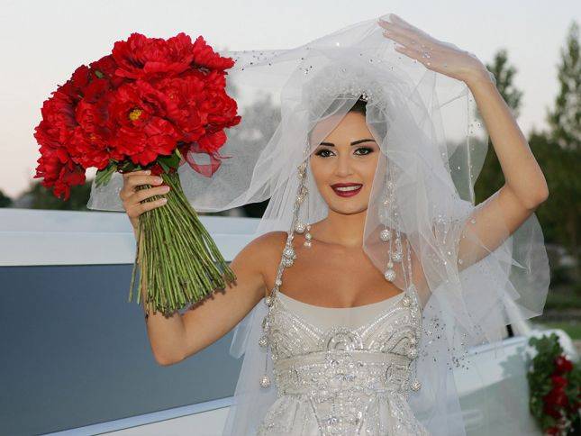 فيديو من الذاكرة- شاهدوا مشاهد نادرة من عرس سيرين عبد النور.. هذا ما حدث!