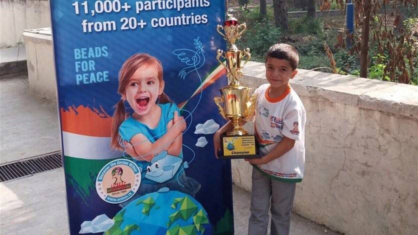 لبنانيون تفوقوا على "سياسييهم" بـ2015.. وهذه قصصهم