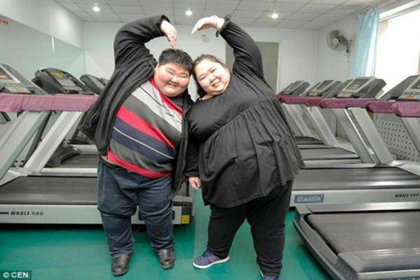 “صور”: زوجان وزنُهما 870كغم قرّرا السفر مسافة 1700 ميل لإنجاب طفل !