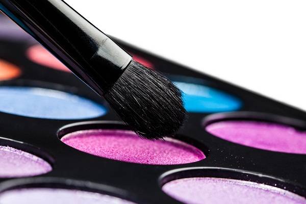 إستخدامات يومية غير متوقعة لظلال الجفون