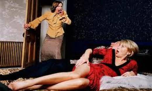 هل تقتصر الخيانة الزوجية على “العلاقات الحميمة”؟