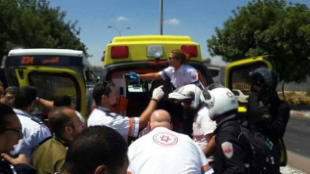 المسعفون الإسرائيليون يتركون الجرحى الفلسطينيين للموت