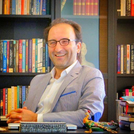 كيف عيّد ابن السيد علي الأمين اللبنانيين؟