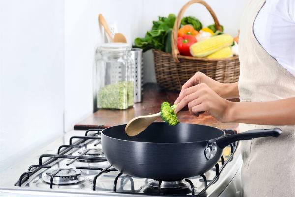 تحذير: 7 اطعمة يجب عدم إعادة تسخينها مطلقاً!!