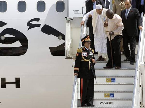 بالصور: هذه هي الطائرة الخاصة بالقذافي.. وما كان مصيرها!