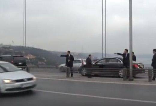 بالفيديو - أردوغان ينقذ شابا من الانتحار