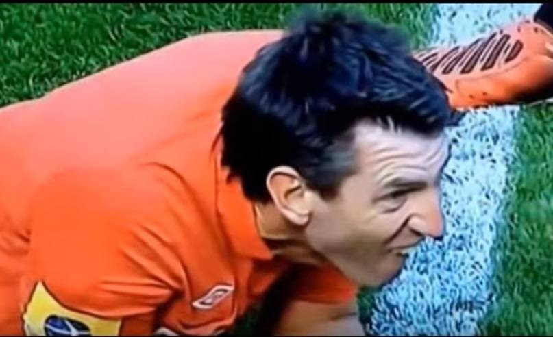 بالفيديو: أغرب 10 بطاقات حمراء في مبارايات كرة القدم لقطات مضحكة جدا!