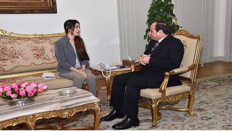 السيسي يلتقي بفتاة كانت لدى "داعش"
