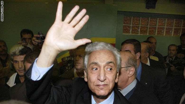 وفاة حسين أيت أحمد تخيّم على الحياة الإعلامية والسياسية والرياضية في الجزائر