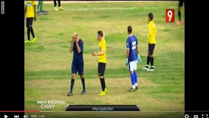 بالفيديو.. حكم تونسي يبكي خلال مباراة كرة قدم بسبب "شتم الجمهور لوالدته"