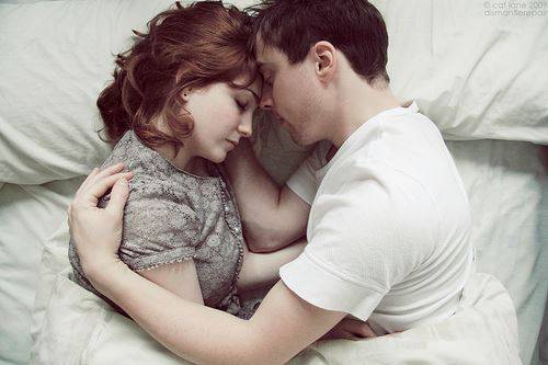 للنساء فقط- تصرفات الرجل بعد جلسة حب تكشف مكانتك في قلبه!!