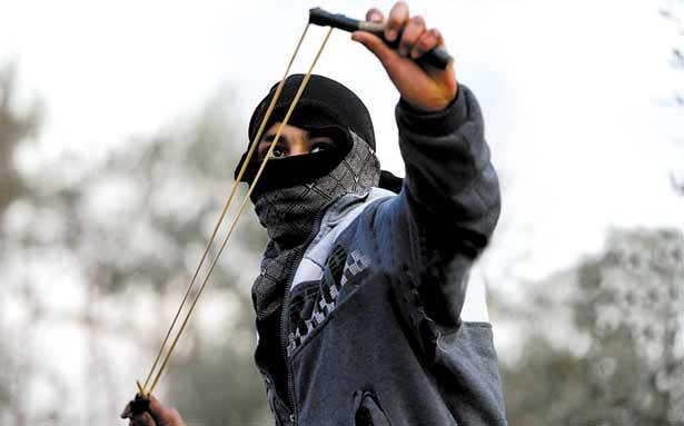 إستشهاد فلسطيني ونتنياهو يعتذر لعباس
