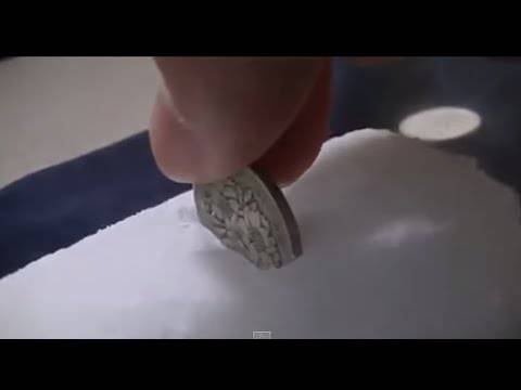شاهد ماذا يحدث عند وضع عملة معدنية في الثلج