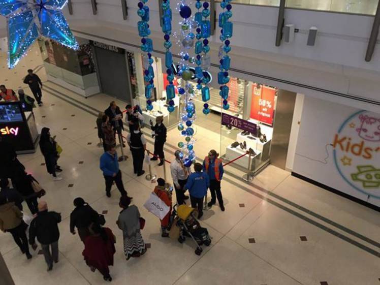 بالفيديو: هلع ورعب في مركز تسوّق.. ماذا حدث؟