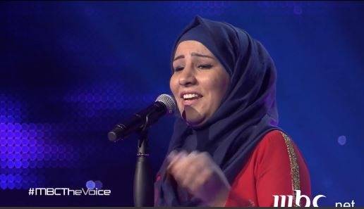 هكذا ردت الفائزة نداء على الغناء بالحجاب في ذا فويس