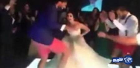 بالفيديو.. رقصة جنونية لعريس يرتدي «شورت أحمر» في زفافه