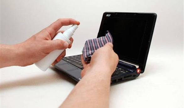 الطريقة الأفضل لتنظيف اللاب توب