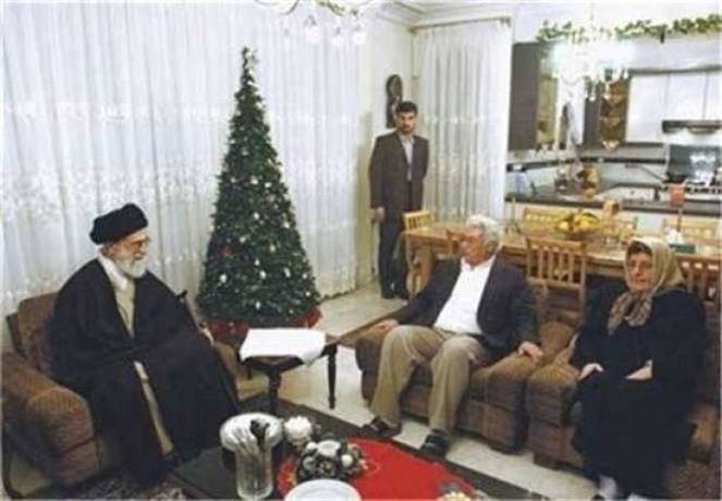 الخامنئي يزور عائلات مسيحية في الميلاد ...