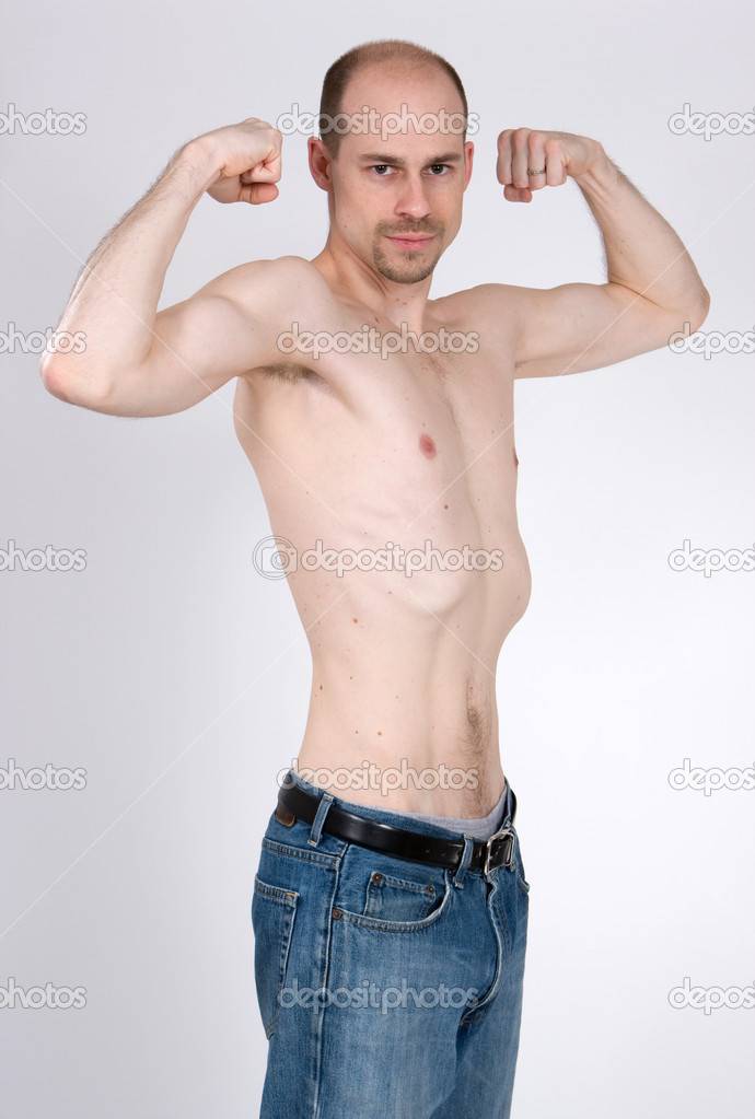 بالفيديو،لن تصدقوا قدرة هذا الرجل بتحكم بهيكله العظمي !!!