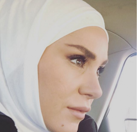 “ديمة قندلفت” بالحجاب تثير متابعيها .. ويتساءلون: “هل أسلمت” !