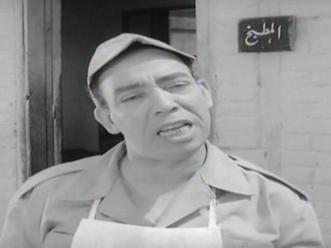 صورة نادرة للملك سعود مع الفنان الكوميدي إسماعيل يس