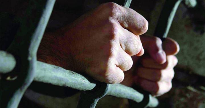 "مزحة".. تسبّبت بسجنه لـ15عاماً!!