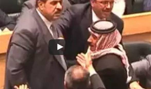 فيديو- فضيحة في البرلمان الاردني.. نائب لسفيرة أميركا: "هاتي بوسة يا بت"