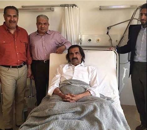 صور للأمير حمد بن خليفة بعد خضوعه لعملية