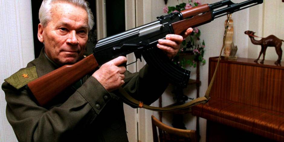 بالفيديو ... شاهد كيف يُصنع أفضل سلاح في العالم الـ AK 47  الروسي ،والاختبارات القاسية التي يخضع لها قبل تسليمه للزبائن