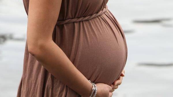 بعد ثلاث سنوات ....عاد ليجدها حامل من أخيه