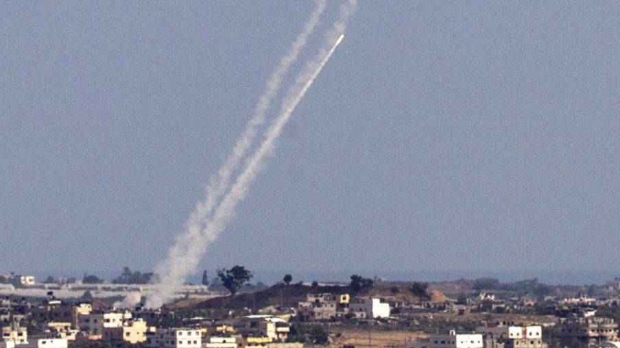 الإحتلال يشن هجمات على مواقع في قطاع غزة