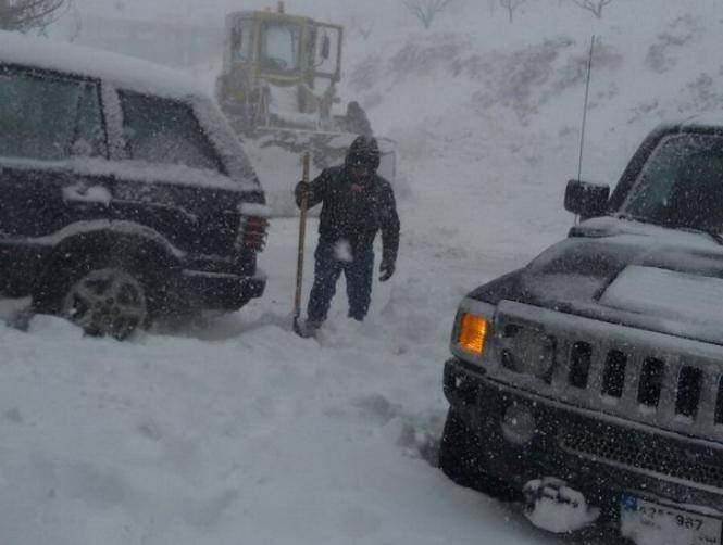 50 سيارة محتجزة على طريق ضهر البيدر!!!