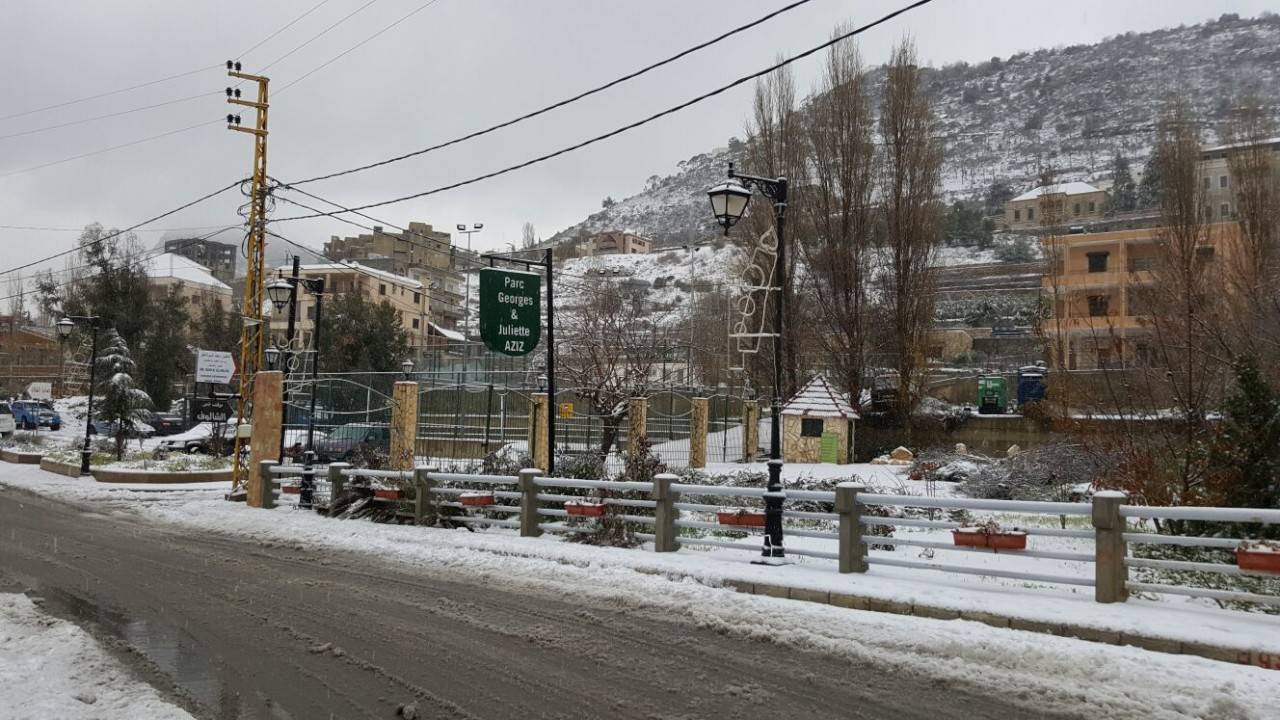 بالصور.. العاصفة تلبس جزين ثوباً أبيض