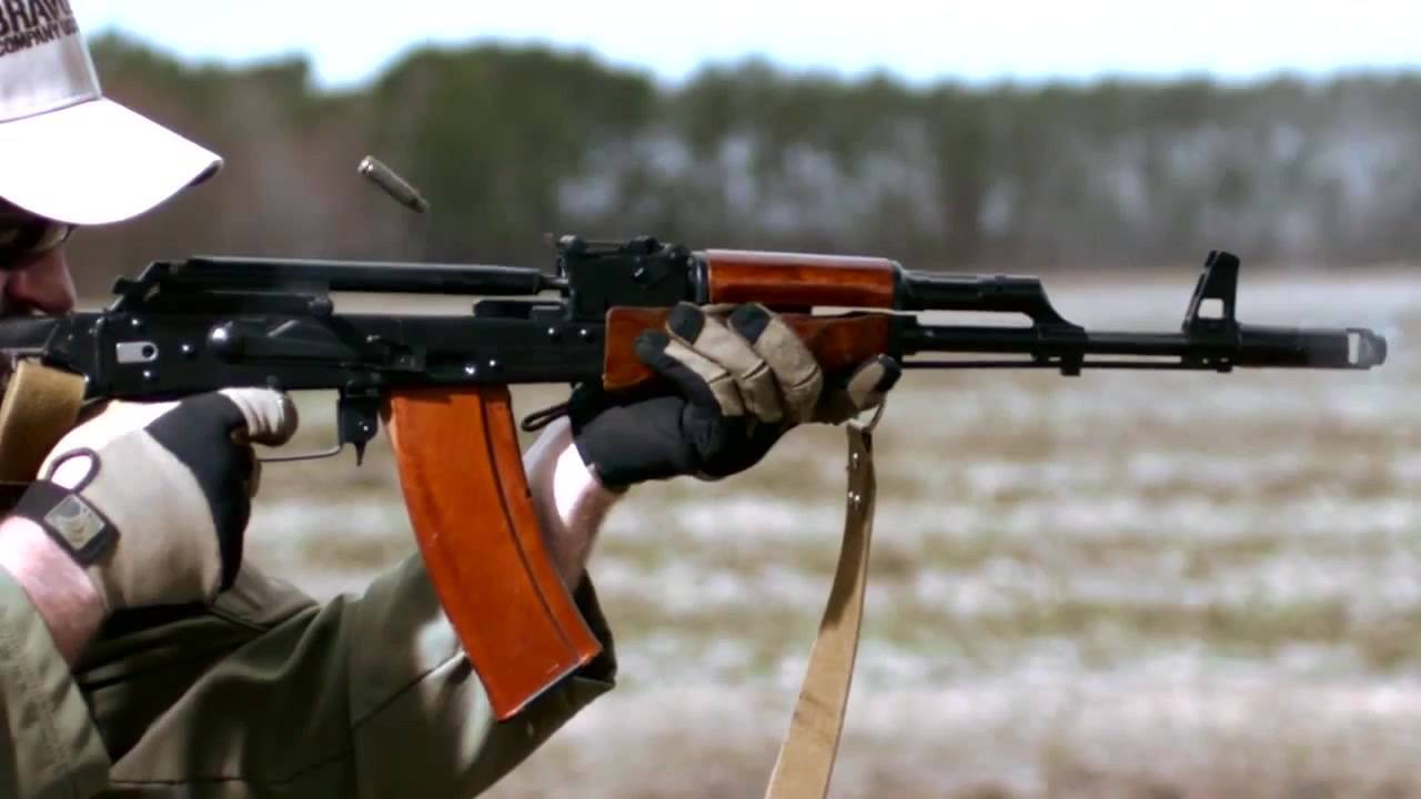 بالفيديو ... شاهد  آلية عمل الرشاش الروسي المتين   AK74