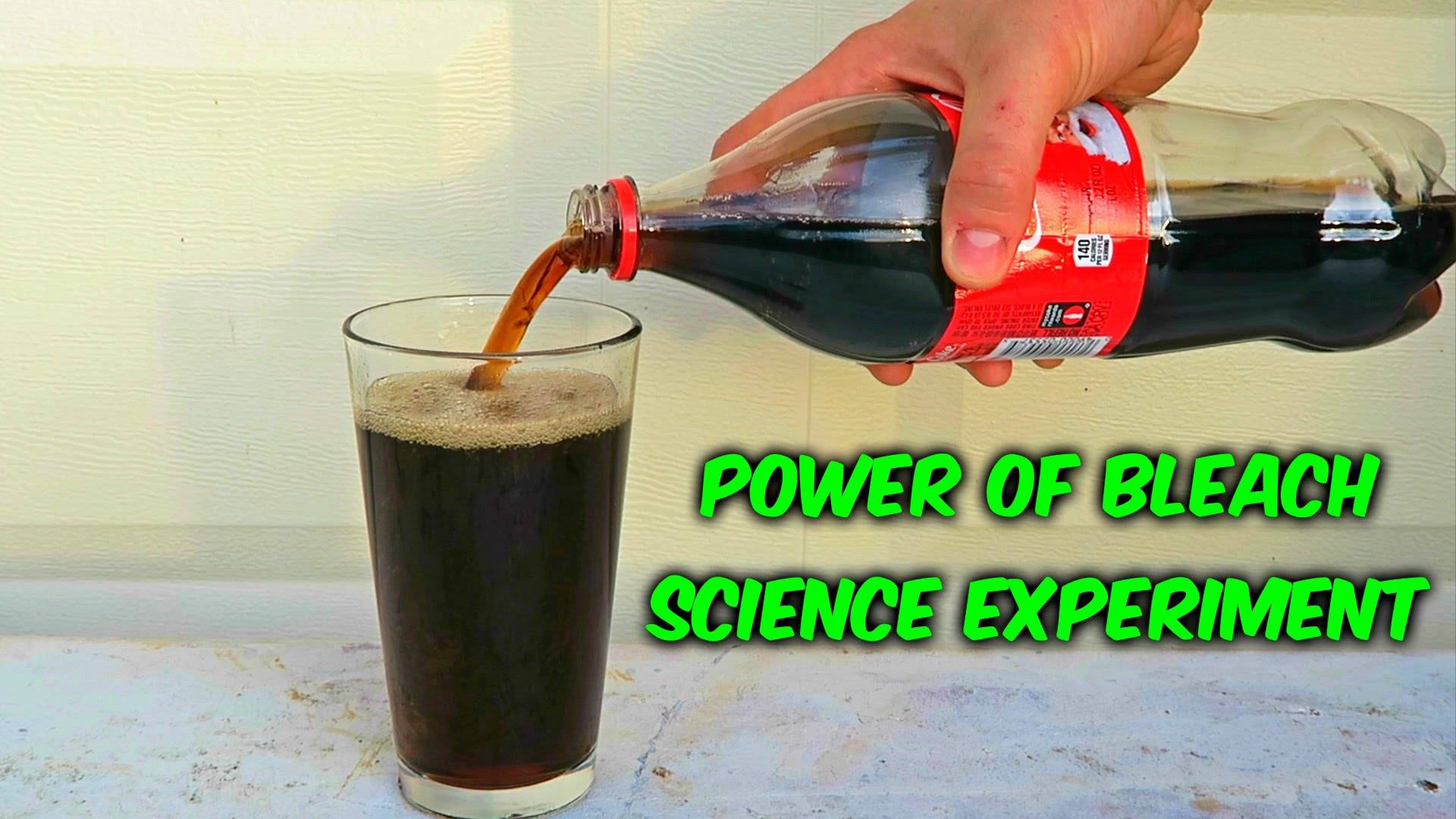 بالفيديو - لن تصدقوا ماذا يحصل إذا مزجنا الكولا بمبيض الغسيل!