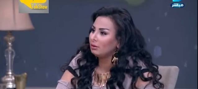 شنّ الموسيقار ‘هاني مهنا النار على سلمى الفولي مطربة الكليب الإباحي “سيب إيدي”. فيديو