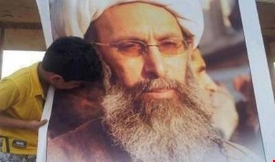 إيران تصعّد.. غاضبون يعتدون على سفارة السعودية في طهران.. والرياض تتهم إيران برعاية الإرهاب