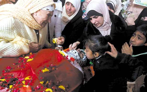 «قناص» الخليل أصاب مُجنّدة إسرائيليّة
حملة اعتقالات في القدس والضفة
