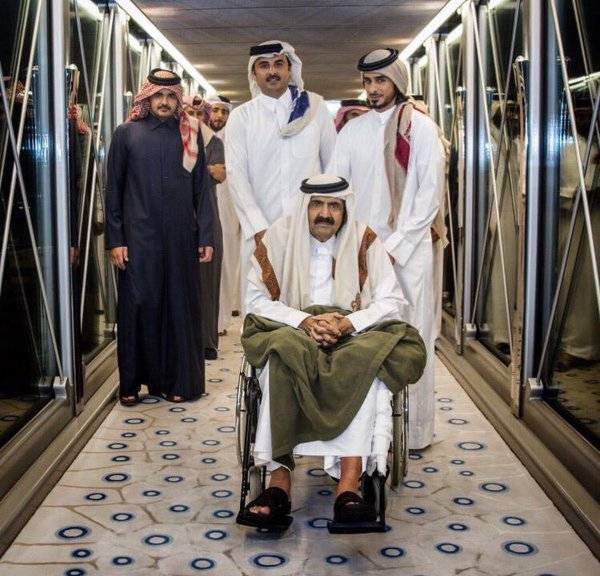 خروج امير قطر السابق من المستشفى