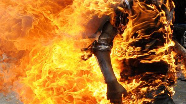 ‘أردني‘ جاء الأمن لاعتقاله .. فأضرم في نفسه النار ومات فوراً !!