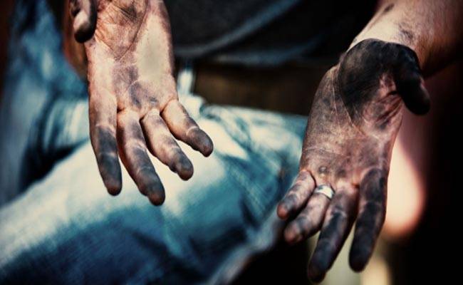 حيلة لتنظيف اليدين بعد إصلاح السيارة
