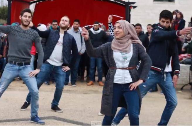 بالفيديو.. دبكة فلسطينية تثير جدلاً كبيرا