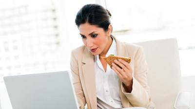 لا داعي للإجازة.. إليكم 5 أطعمة تخلصكم من التعب