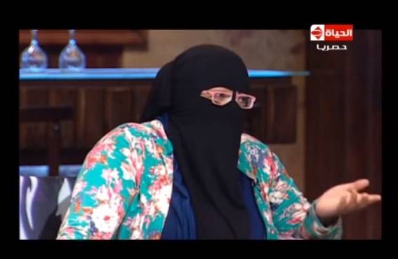 فيديو... فتاة تتفاجأ بصورها على المواقع الإباحية والسبب؟!