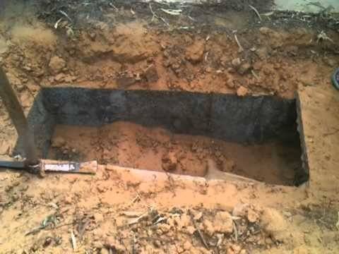 توقيف حراس مقابر